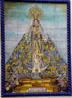 Fliesenbild der Schutzheiligen von dem Bergdorf Medina Sidonia.